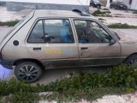 khenchela-algerie-citadine-peugeot-205-1987