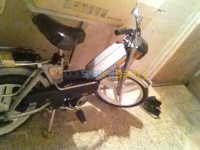 alger-hussein-dey-algerie-motos-scooters-peugeot-103-1986