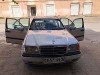 batna-algerie-berline-mercedes-benz-classe-c-220-exclusive-1994