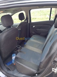 قسنطينة-الجزائر-سيارة-صغيرة-dacia-sandero-stepway-2019