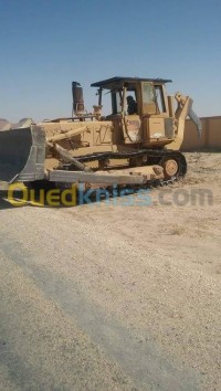 djelfa-messad-algerie-engin-hanomag-d700-bulldozer-1982