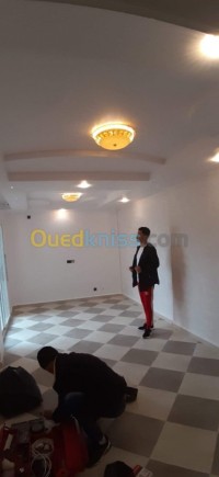 الجزائر-عين-النعجة-ديكورات-و-ترتيب-peintre