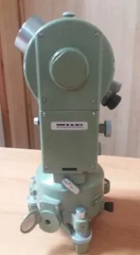 Théodolite WILD T2+Niveau (made in japan)+02 trépieds (1-KernSwiss)