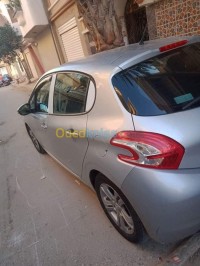وهران-بئر-الجير-الجزائر-سيارة-صغيرة-peugeot-208-allure-2014