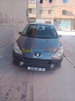 djelfa-algerie-moyenne-berline-peugeot-307-2007