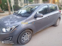 batna-algerie-moyenne-berline-hyundai-i20-2015