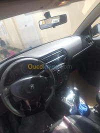 المدية-العزيزية-الجزائر-صالون-سيدان-peugeot-301-active-2013