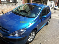 alger-bordj-el-bahri-algerie-moyenne-berline-peugeot-307-2003