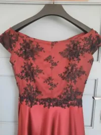 Robe de soirée longue en dentelle 