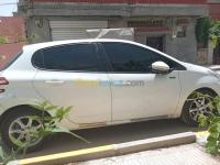 الجزائر-حيدرة-سيارة-صغيرة-peugeot-208-2013