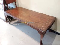 Table basse avec incrustation cuivre