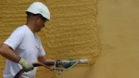Revêtement de façades monocouche avec machine