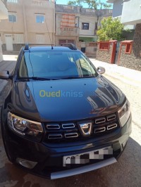 عين-تموشنت-الجزائر-سيارة-صغيرة-dacia-sandero-stepway-restylée-2018