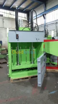 Presse  hydraulique de mise en balle