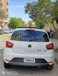 البويرة-آث-منصور-تاوريرت-الجزائر-سيارة-صغيرة-seat-ibiza-2012