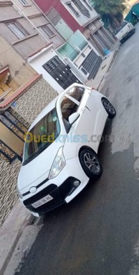 عين-تموشنت-الجزائر-سيارة-صغيرة-hyundai-grand-i10-2018