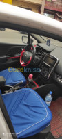 sidi-bel-abbes-algerie-citadine-renault-clio-4-dynamique-plus-2013