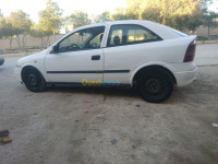 oum-el-bouaghi-meskiana-algerie-moyenne-berline-opel-astra-2000