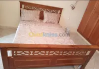 سرير خشب مزدوج لشخصين