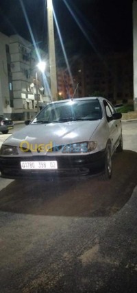 الشلف-الجزائر-سيارة-صغيرة-renault-megane-1-1998