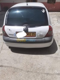 تيزي-وزو-عين-الحمام-الجزائر-سيارة-صغيرة-renault-clio-2-2001