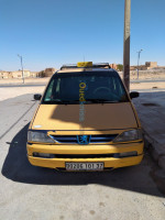 tindouf-algerie-break-familiale-peugeot-806-2001