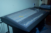 biskra-algerie-table-de-mixage-tascam-m2524