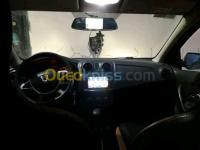 laghouat-algerie-citadine-dacia-stpway-sandero-camira-av-ar-phares-xén-2017