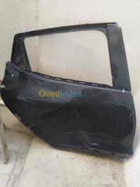 الجزائر-وسط-قطع-هيكل-السيارة-clio-4
