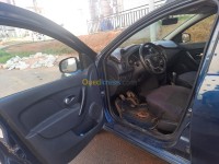 سعيدة-الجزائر-سيارة-صغيرة-dacia-sandero-2017