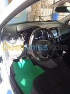 الأغواط-الجزائر-سيارة-صغيرة-renault-clio-4-2019