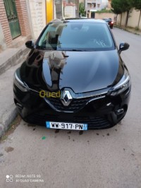 الجزائر-درارية-سيارة-صغيرة-renault-clio-5-2021