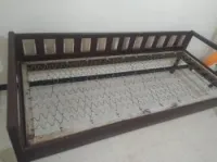 A vendre Lit ancien modèle à ressorts