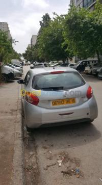 الجزائر-القبة-سيارة-صغيرة-peugeot-208-2015