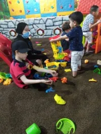 مربية اطفال