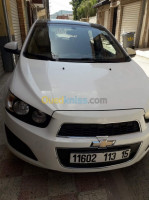 tizi-ouzou-draa-ben-khedda-algerie-citadine-chevrolet-sonic-hatchback-2013