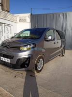 alger-bab-el-oued-algerie-fourgonnette-citroen-jumpy-2021