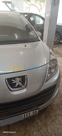الجزائر-الرغاية-سيارة-صغيرة-peugeot-207-2011