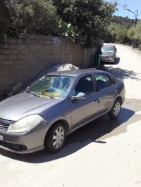 سكيكدة-القل-الجزائر-صالون-سيدان-renault-symbol-2011