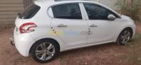 غرداية-بنورة-الجزائر-سيارة-صغيرة-peugeot-208-2014