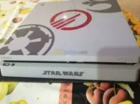 Ps4 slim 1 tera avec 2 mannete