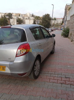 alger-ain-naadja-algerie-citadine-renault-clio-3-2010