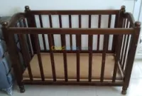 Lit bébé/enfant trés solide حطب