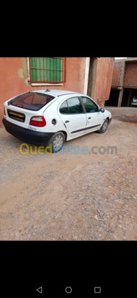 غليزان-مديونة-الجزائر-سيارة-صغيرة-renault-megane-1-1997