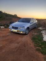 tiaret-rahouia-algerie-berline-mercedes-benz-classe-c-2001