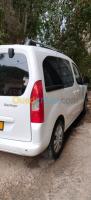 souk-ahras-algerie-break-familiale-citroen-berlingo-multispace-2012