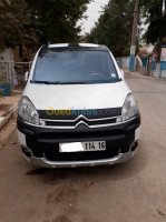 tipaza-algerie-break-familiale-citroen-berlingo-multispace-2014