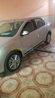 mascara-mohammadia-algerie-berline-renault-symbol-2021