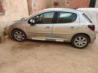ورقلة-توقرت-الجزائر-سيارة-صغيرة-peugeot-207-2008