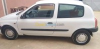 البليدة-وادي-العلايق-الجزائر-سيارة-صغيرة-renault-clio-1-2000